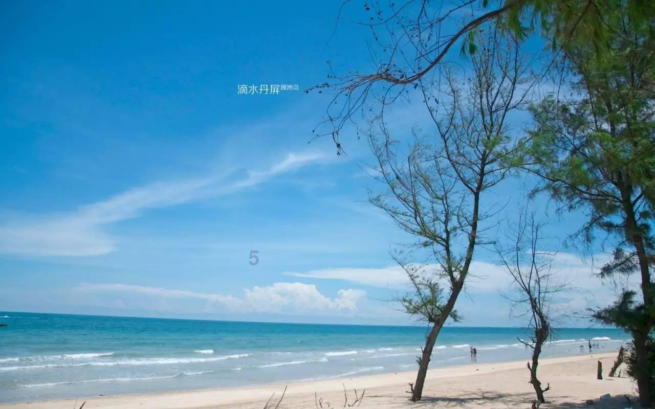 逃离海滩的女孩